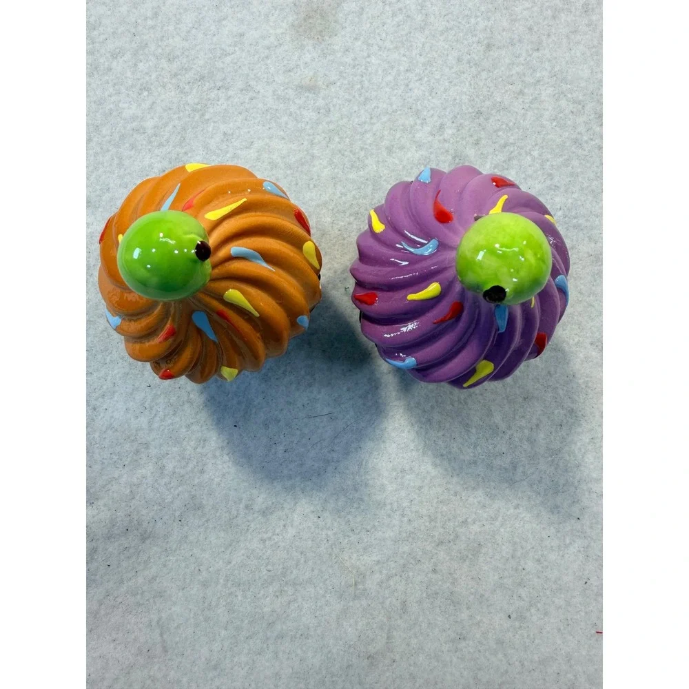 CIB Ceramic Cupcake Salt and Pepper Shakers Set with Blue Metal Caddy Rack NEW